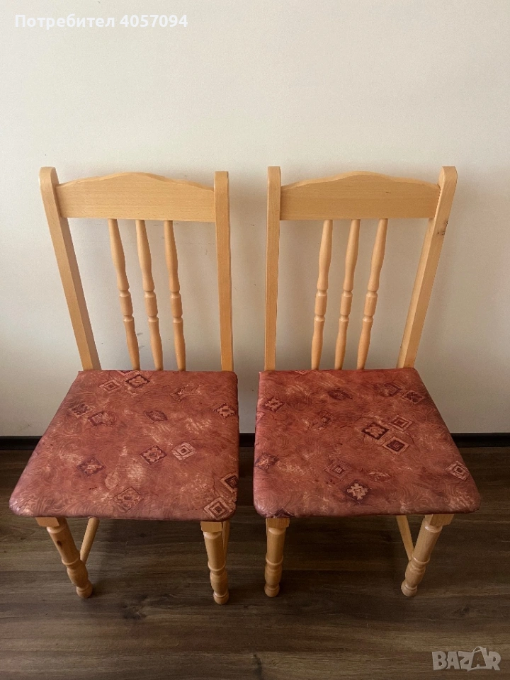 Продавам два дървени стола., снимка 1