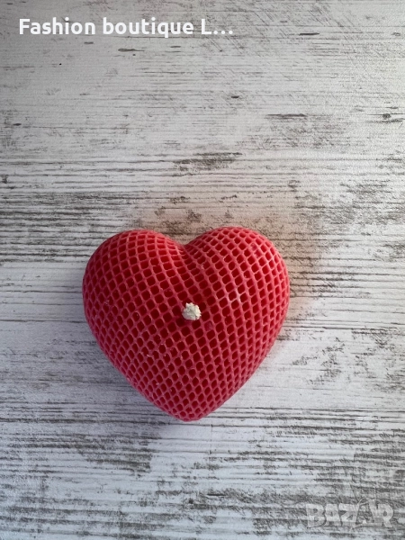 Нова ароматна свещ във формата на сърце в червен цвят с уникален аромат ❤️, снимка 1