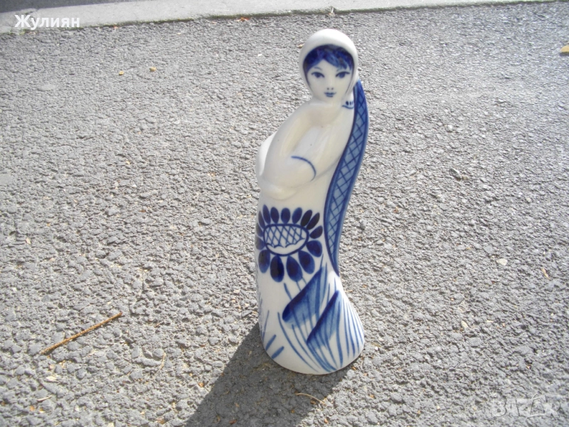 РЪЧНО РИСУВАН ПОРЦЕЛАН ПОРЦЕЛАНОВА ФИГУРА СТАТУЕТКА СССР , снимка 1