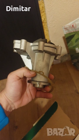 Водна помпа Мерцедес , снимка 4 - Части - 53153819