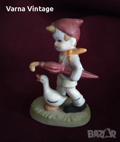 Колекционерска порцеланова фигурка на момче с чадър и гъска., снимка 2 - Антикварни и старинни предмети - 53282675