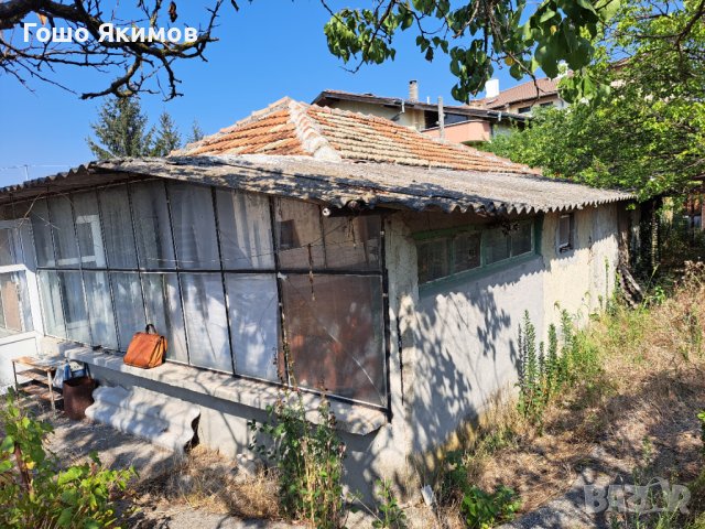 Продавам стара къща за основен ремонт в с.Тополи община Варна , снимка 2 - Къщи - 42808811