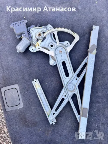 961920-100. Стъклоповдигач преден десен за Тойота Аурис. 85701-02010