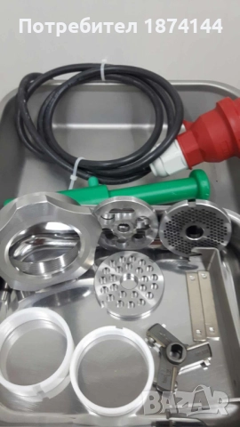 Професионална месомелачка, снимка 3 - Друго търговско оборудване - 52775310