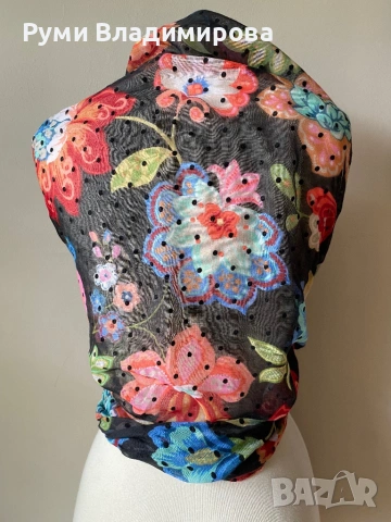 Шал на цветя Desigual, снимка 6 - Шалове - 53777604