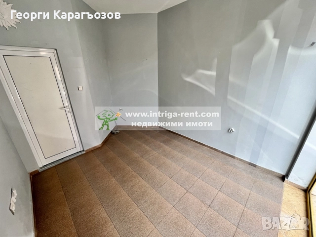 №4040 Търговски обект / Магазин за продажба, на партер, разположен в центъра на Хасково.