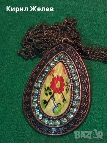ВИНТИДЖ ФЛОРАЛЕН МЕДАЛЬОН МНОГО КРАСИВ с КРИСТАЛИ и ВЕРИЖКА 9699