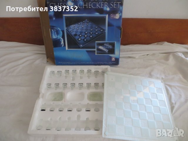 Ограничено издание на елегантен стъклен комплект шах/дама, снимка 1