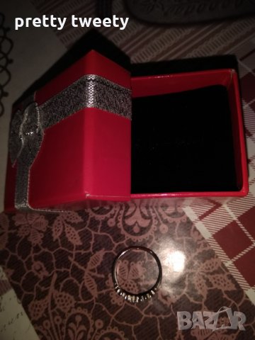 Дамски сребърен пръстен с камъчета в подаръчна кутийка, снимка 4 - Пръстени - 35219410