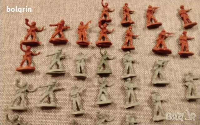50 броя стари пластмасови фигурки играчки войници / 20 стотинки за един брой , снимка 2 - Колекции - 52914501