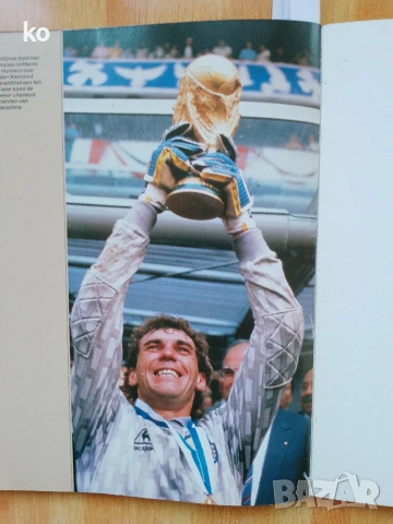 Футболни списания -холандски годишници за международен футбол 1986,1989,1990г, снимка 18 - Списания и комикси - 53296460
