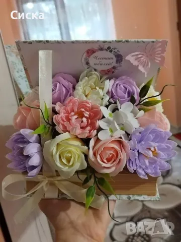Разнооблазие на кутия книга" със сапунени цветя подходящ подарък за всеки повод, снимка 15 - Подаръци за жени - 40950959