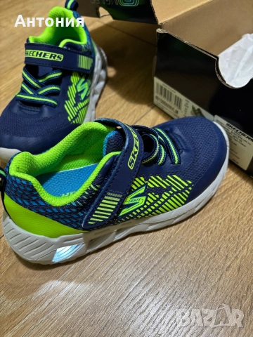 Детски маратонки Skechers lights, снимка 4 - Детски маратонки - 52442543