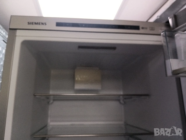 Като нов иноксов комбиниран хладилник с фризер Сименс Siemens с две години гаранция!, снимка 8 - Хладилници - 54361626