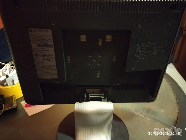 настолен монитор LG 15 инча, снимка 4 - Монитори - 54032266