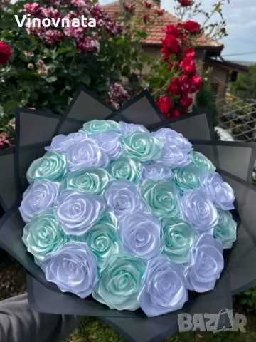 Букет от 29 сатенени рози , снимка 1
