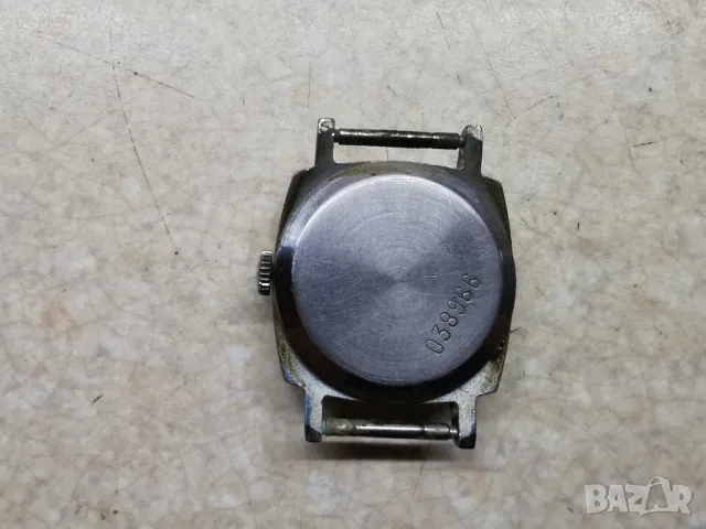 часовник победа , снимка 2 - Антикварни и старинни предмети - 49560796