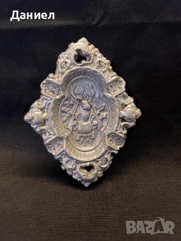 Соц алуминиев пепелник с ловни мотиви.