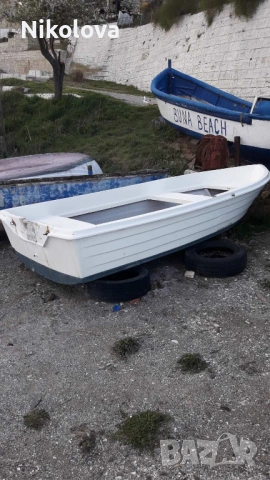 Лодка с извънбордов двигател