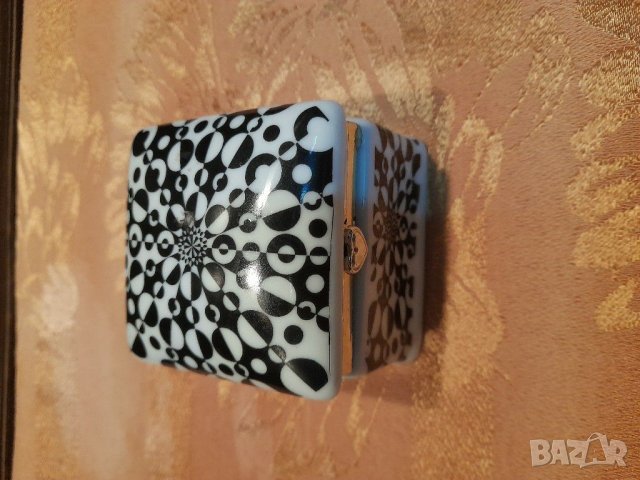 Стара порцеланова кутийка 