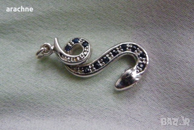 Сребърен медальон с природни сапфири, снимка 2 - Колиета, медальони, синджири - 39404095