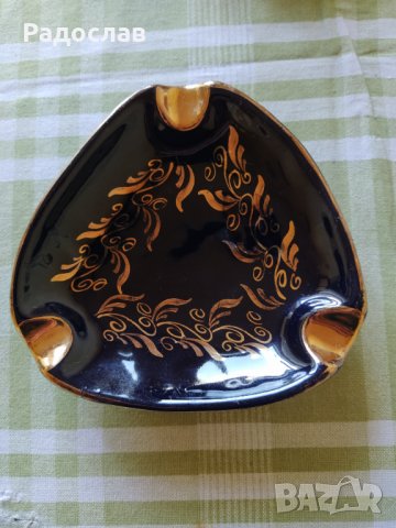 стар керамичен пепелник