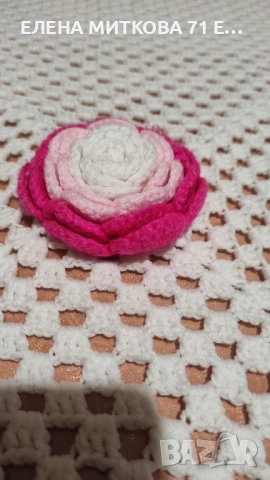Покривка плетена на една кука с обемно цвете в центъра, снимка 8 - Покривки за маси - 53013676