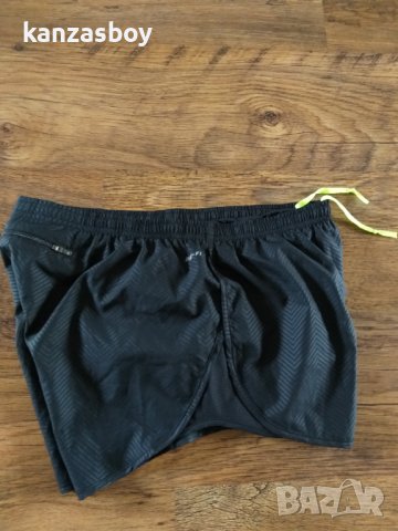 nike Modern Embossed Tempo Shorts - страхотни дамски шорти КАТО НОВИ, снимка 8 - Спортни екипи - 37552629