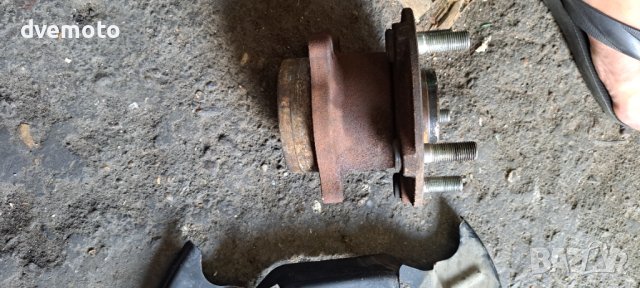 Задна лагер-главина и и предпазен щит за subaru forester 2.5 -2019, снимка 2 - Части - 42141404