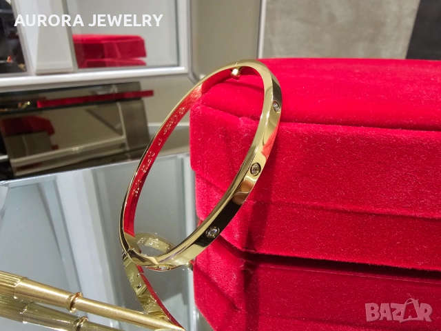 CARTIER Love Gold 10 Diamonds Small Model Гривна с Отверка, снимка 5 - Гривни - 52821378