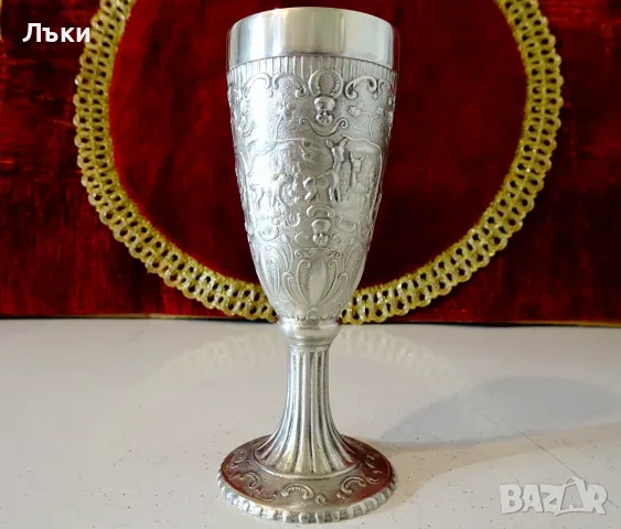 Калаена чаша на столче,ловна сцена,ангели. 
