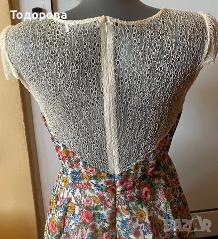 Рокля на цветя с гръб и ръкави от дантела., снимка 3 - Рокли - 49422317