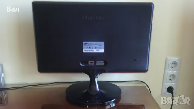 Монитор SAMSUNG S22A350 + адаптер за 14 волта, снимка 3 - Монитори - 49235424