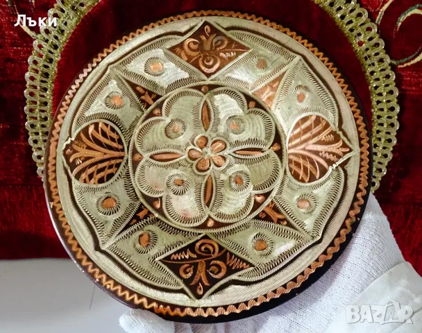 Медна чиния 17 см.,гравирана. 