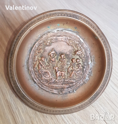 Старинна купичка на поставка