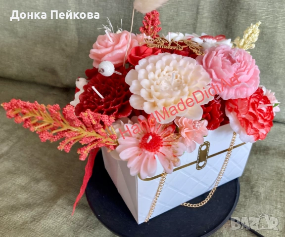 Луксозен букет от соеви свещи в тюркоаз и бяло – ръчна изработка, снимка 7 - Изкуствени цветя - 53880882