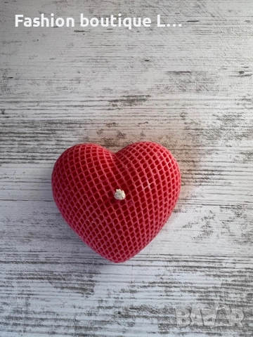 Нова ароматна свещ във формата на сърце в червен цвят с уникален аромат ❤️