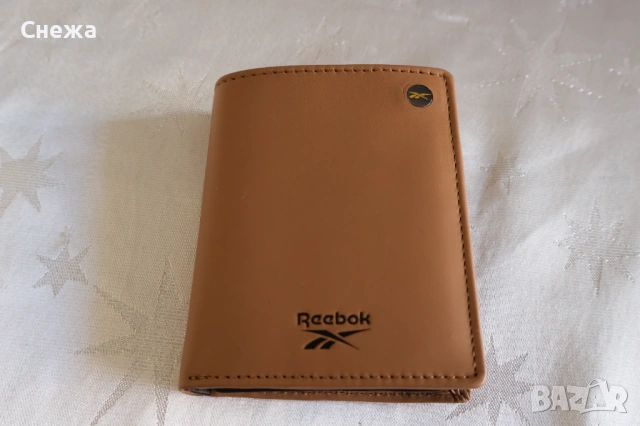 Reebok Switch с RFID защита малък вертикален портфейл, снимка 3 - Портфейли, портмонета - 54316088