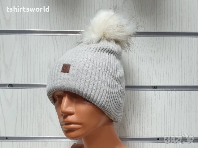 Нова зимна топла дамска шапка Silver Star в бежов цвят с пух/помпон, снимка 5 - Шапки - 47926725