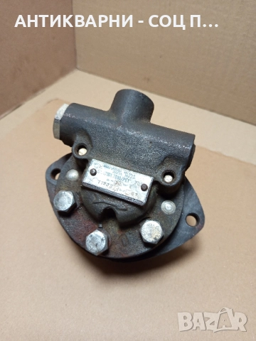 Стара Хидравлична Помпа За Машини Техника. 