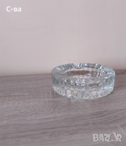 Стъклен пепелник от 80-те години 