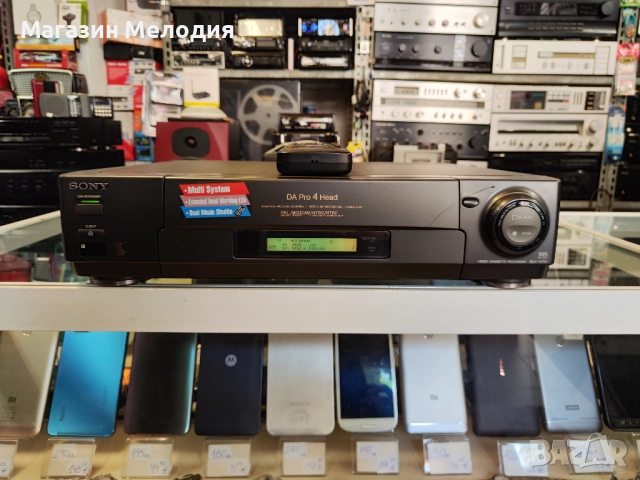 Видео SONY SLV-X711SG с оригинално дистанционно. В отлични техническо и визуално състояние.