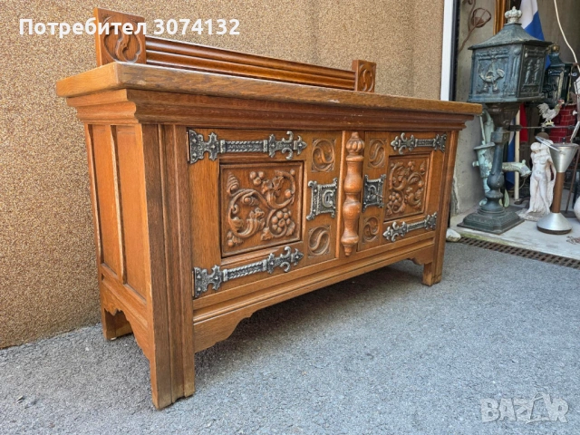 Шкаф в Готически стил