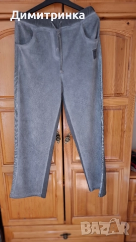 Ново дамско панталонче с широк крачол.