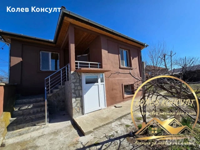 🥇 Агенция “Колев Консулт” продава двуетажна къща в село Поповица, община Садово, област Пловдив 