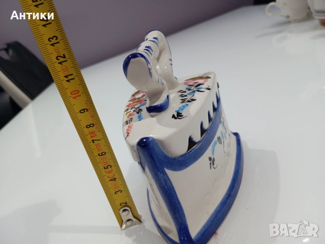 Стара порцеланова ютия маркирана , снимка 2 - Декорация за дома - 52553876