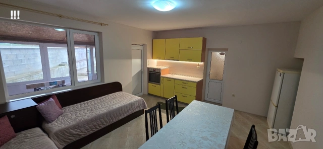 Масивна къща 250 кв.м. с двор, снимка 18 - Къщи - 51899147