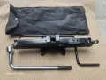 Оригинален крик + ключ Toyota, снимка 1