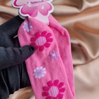 Бебешка лента за глава в розов цвят с щампа на цветя в бял и цикламен цвят., снимка 5 - Други - 39299372