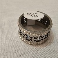 Стилен дамски пръстен от медицинска стомана Детелини с камъни цирконии, снимка 2 - Пръстени - 44480733